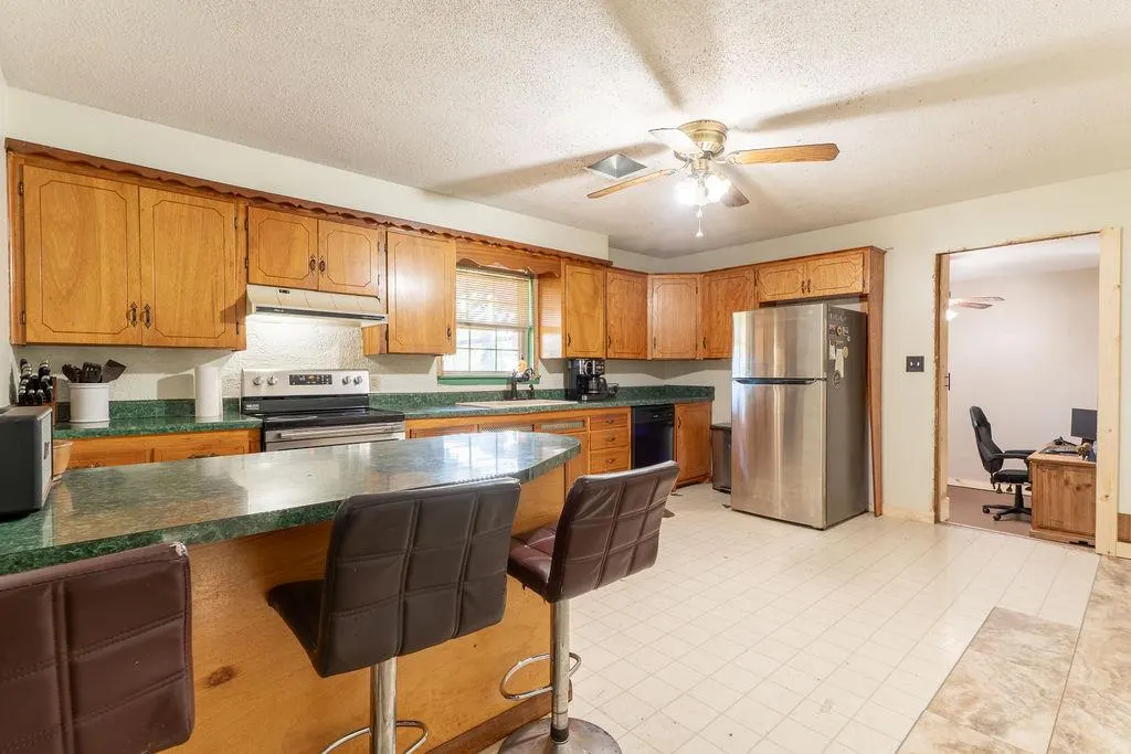 Photo 8 — 409 W 5th Street, Foss, OK 73647