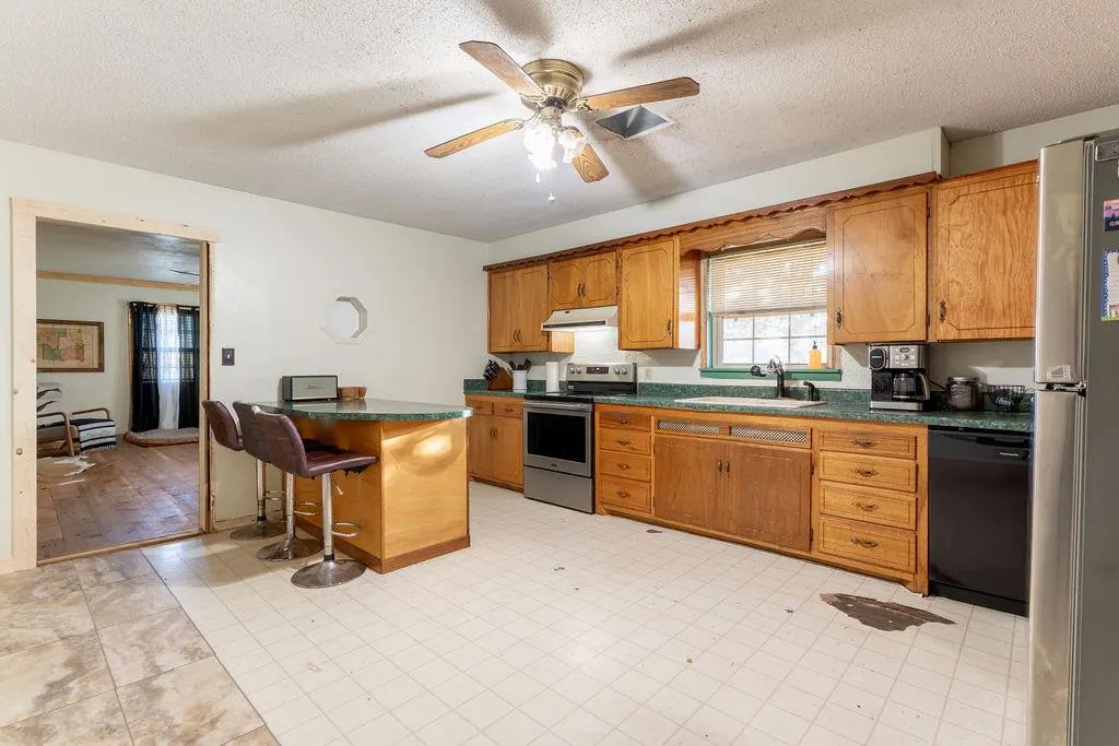 Photo 9 — 409 W 5th Street, Foss, OK 73647
