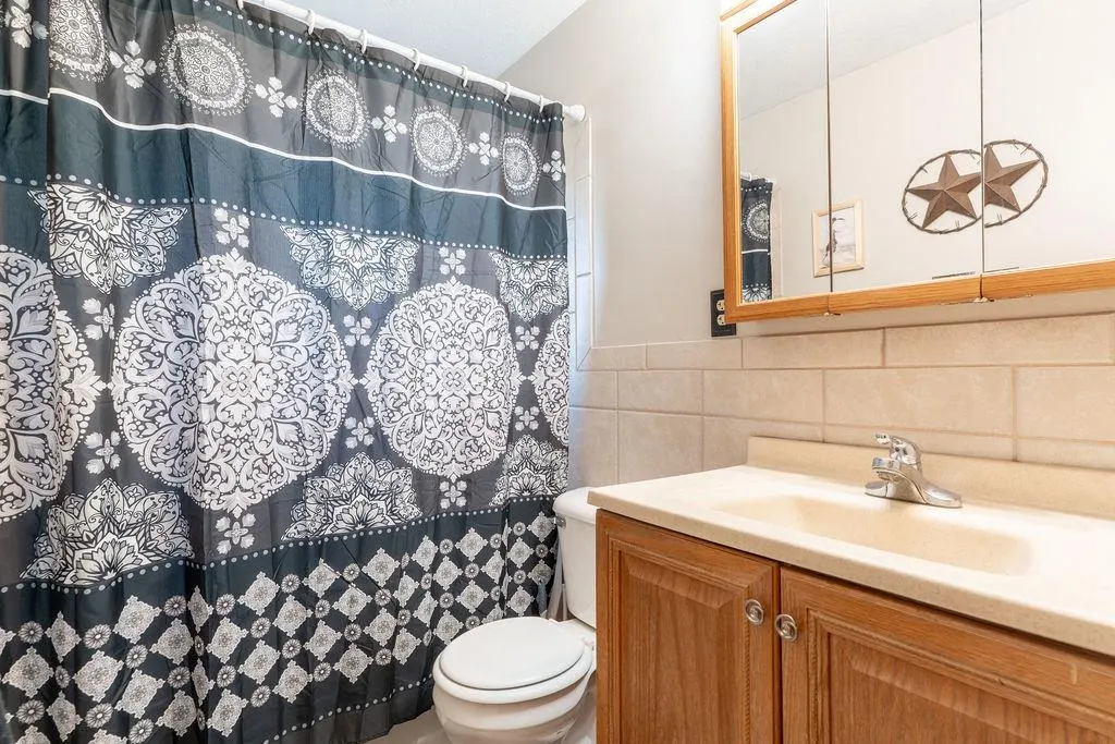 Photo 13 — 409 W 5th Street, Foss, OK 73647