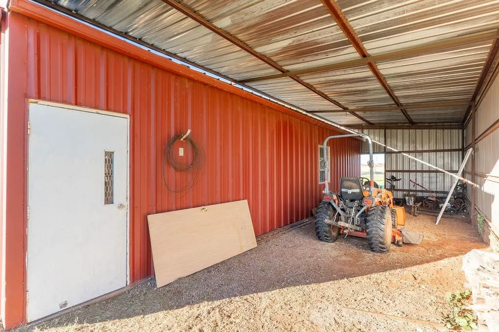 Photo 20 — 409 W 5th Street, Foss, OK 73647