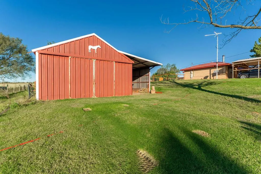 Photo 22 — 409 W 5th Street, Foss, OK 73647