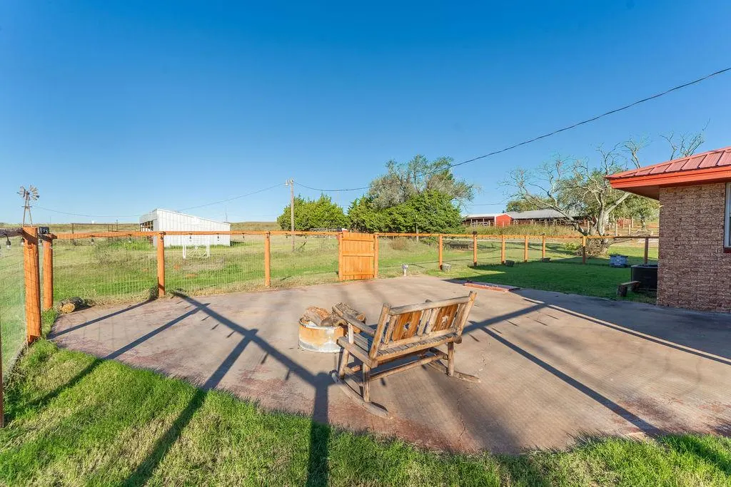 Photo 28 — 409 W 5th Street, Foss, OK 73647