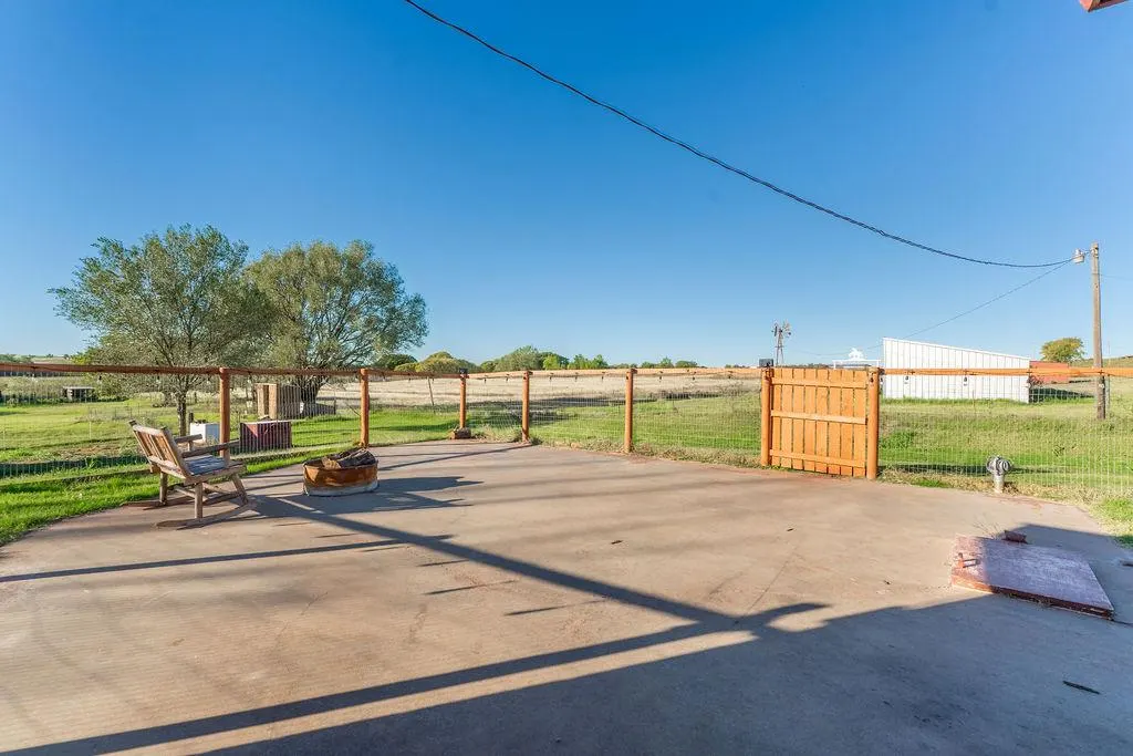 Photo 29 — 409 W 5th Street, Foss, OK 73647