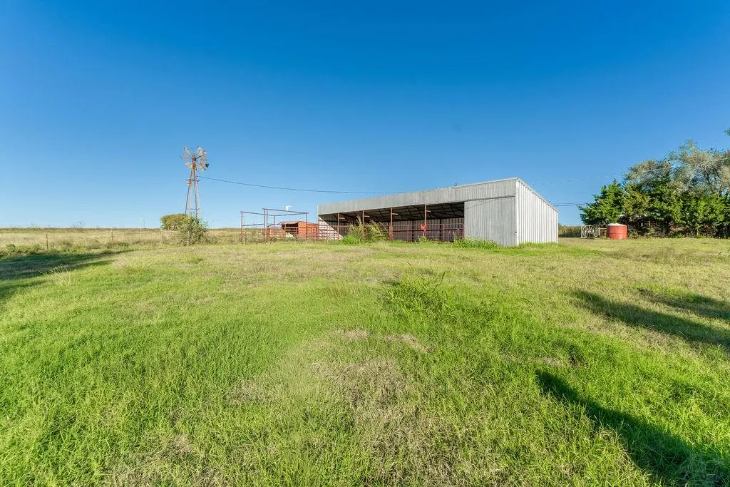 Photo 32 — 409 W 5th Street, Foss, OK 73647