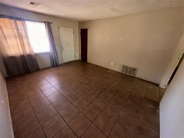 Photo 5 — 813 Rolling Meadows Boulevard, Oklahoma City, OK 73110