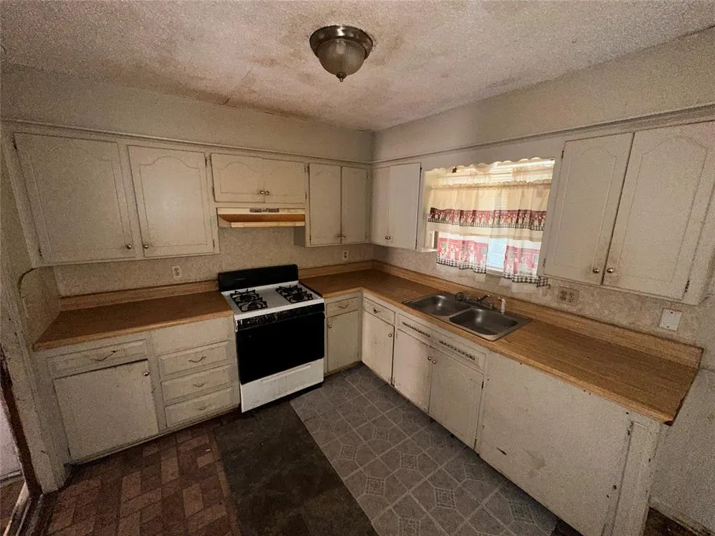 Photo 11 — 813 Rolling Meadows Boulevard, Oklahoma City, OK 73110