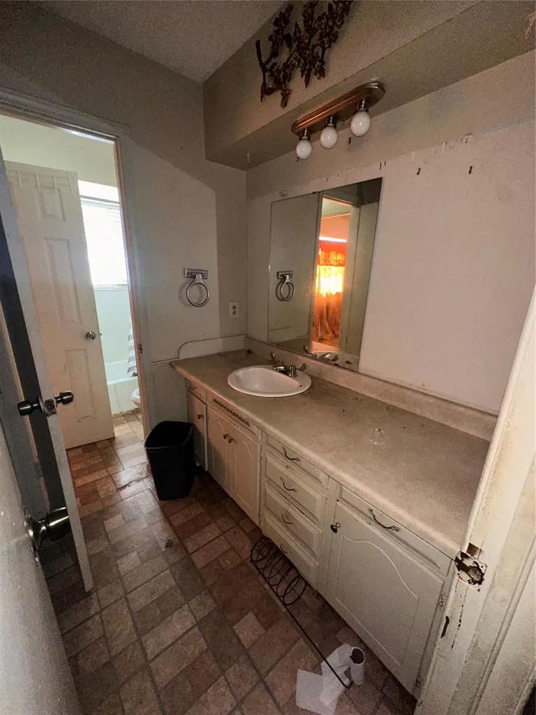 Photo 15 — 813 Rolling Meadows Boulevard, Oklahoma City, OK 73110