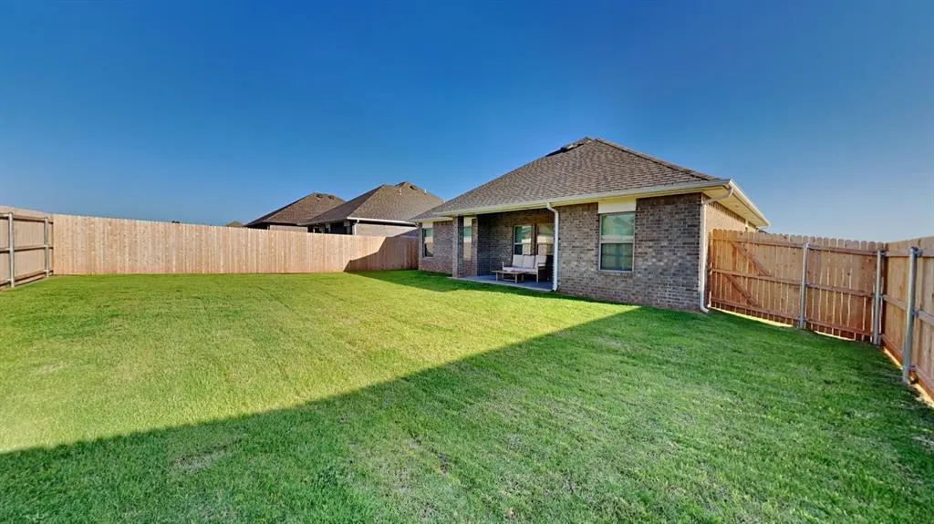 Photo 21 — 6945 Labelle Drive, Warr Acres, OK 73132