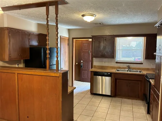Photo 8 — 6809 NW 25th Street, Bethany, OK 73008