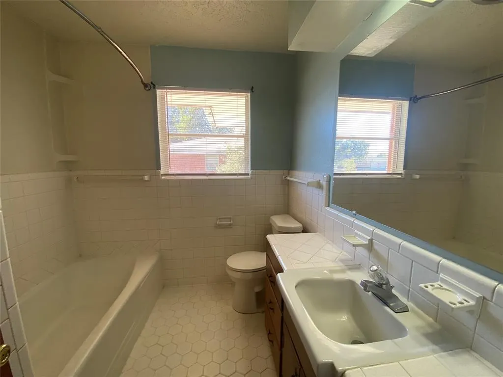 Photo 9 — 6809 NW 25th Street, Bethany, OK 73008