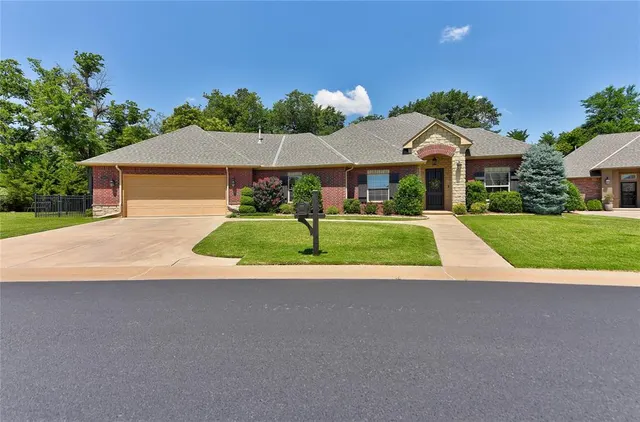 Photo 2 — 13009 Jasmine Lane, Oklahoma City, OK 73142