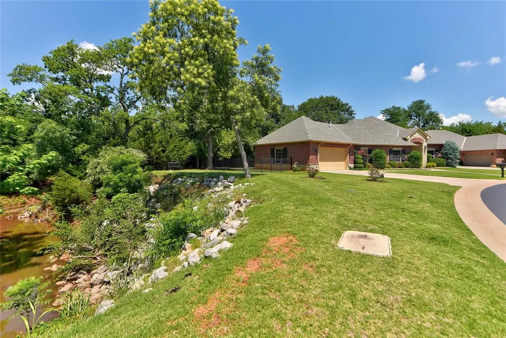 Photo 6 — 13009 Jasmine Lane, Oklahoma City, OK 73142