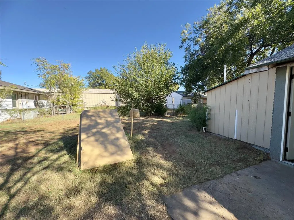 Photo 42 — 1002 N Pennsylvania Avenue, Mangum, OK 73554