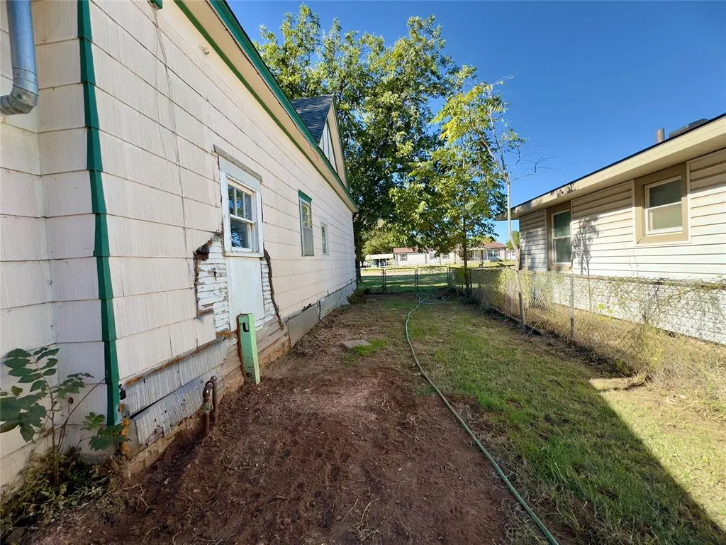 Photo 45 — 1002 N Pennsylvania Avenue, Mangum, OK 73554
