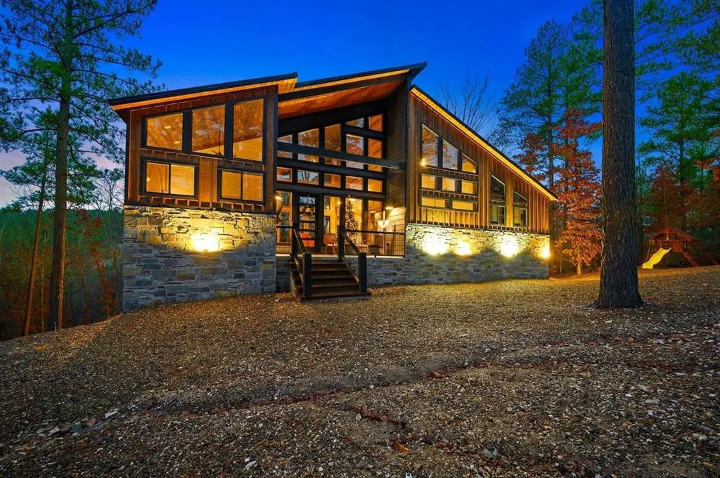 Front exterior — 413 W Eagle Mountain Trail, Broken Bow, OK 74728