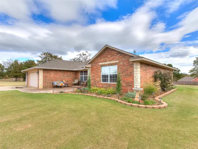 Photo 2 — 17809 Deer Trail, McLoud, OK 74851