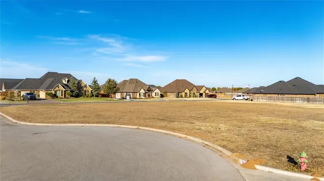 Photo 6 — 2000 Clubhouse Drive, Weatherford, OK 73096