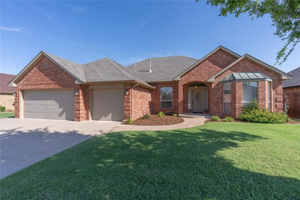 Photo 2 — 333 E Mobile Terrace, Mustang, OK 73064