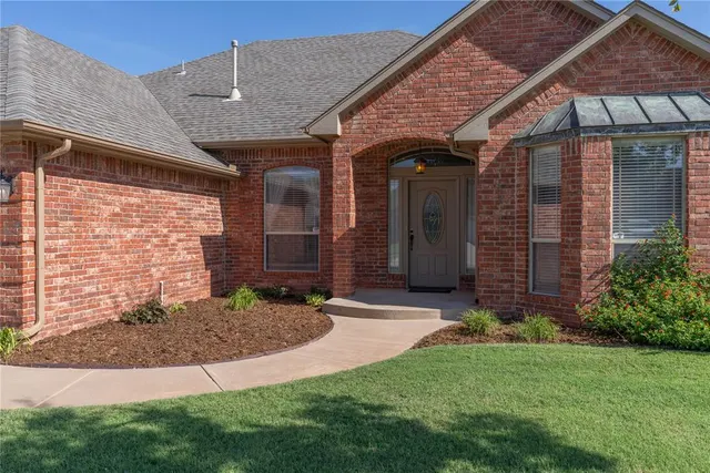 Photo 3 — 333 E Mobile Terrace, Mustang, OK 73064
