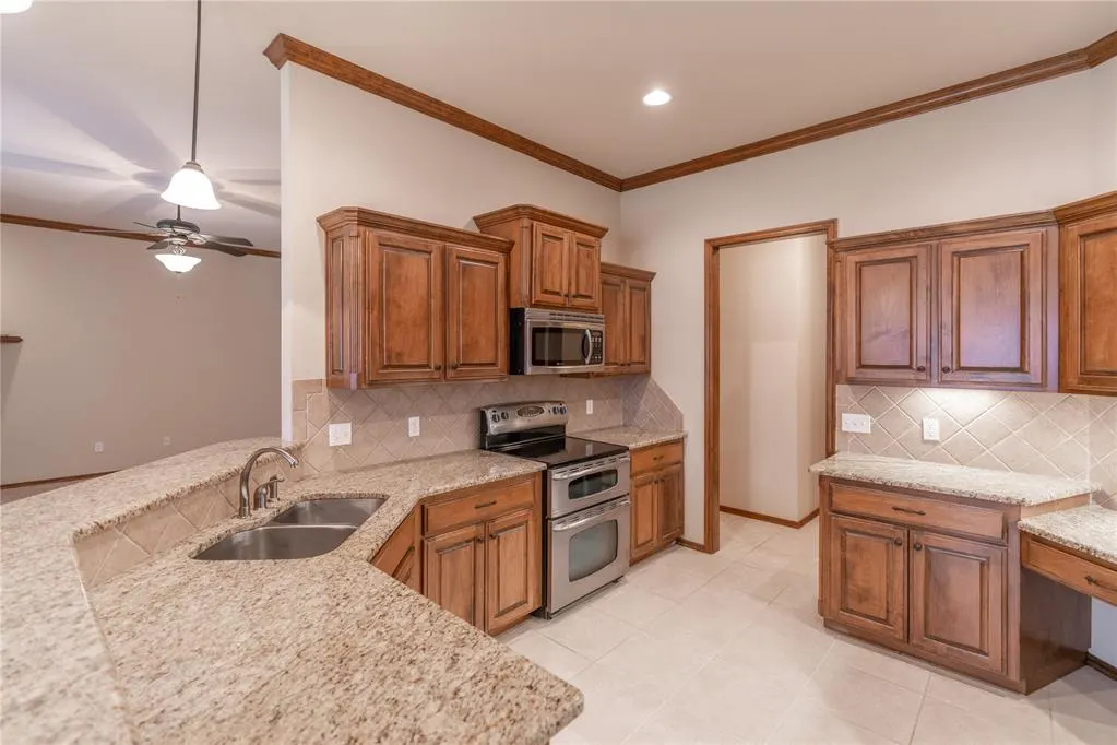Photo 10 — 333 E Mobile Terrace, Mustang, OK 73064