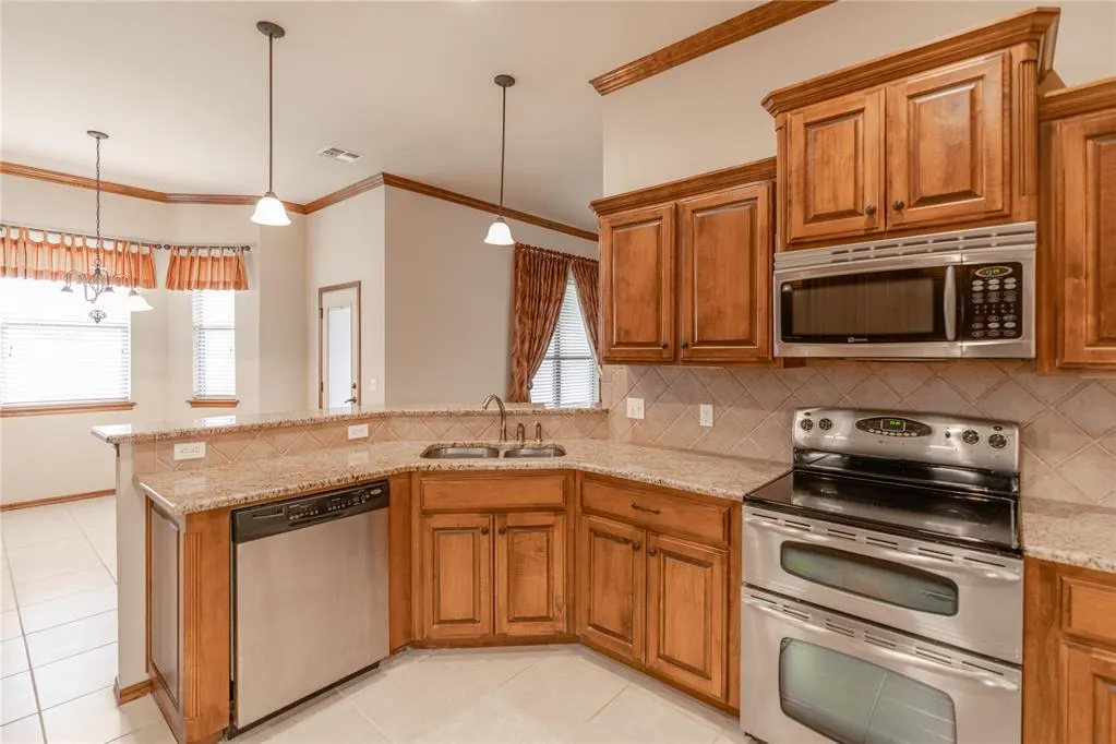 Photo 13 — 333 E Mobile Terrace, Mustang, OK 73064
