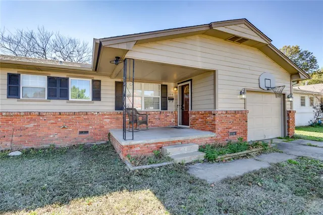 Photo 2 — 314 E Locust Street, Tecumseh, OK 74873