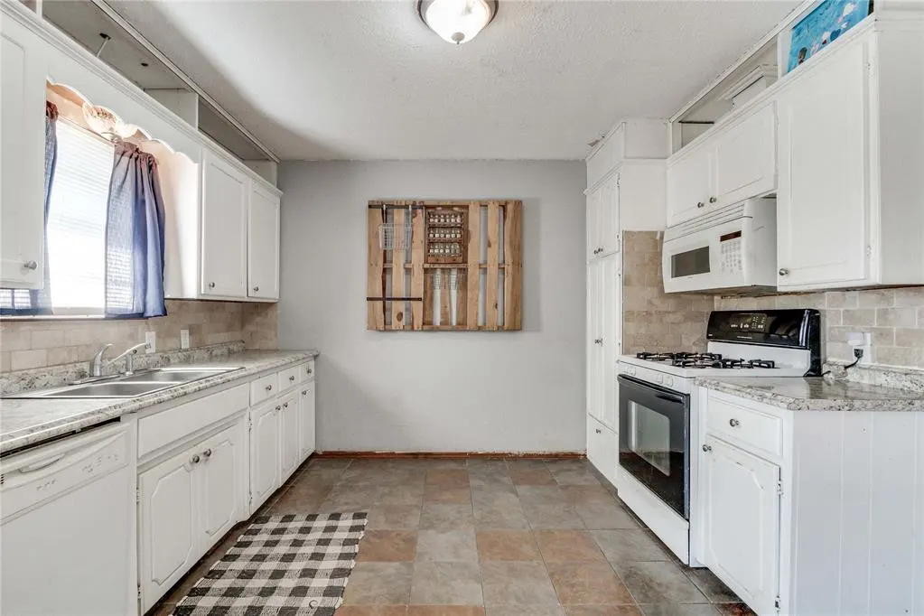 Photo 13 — 314 E Locust Street, Tecumseh, OK 74873