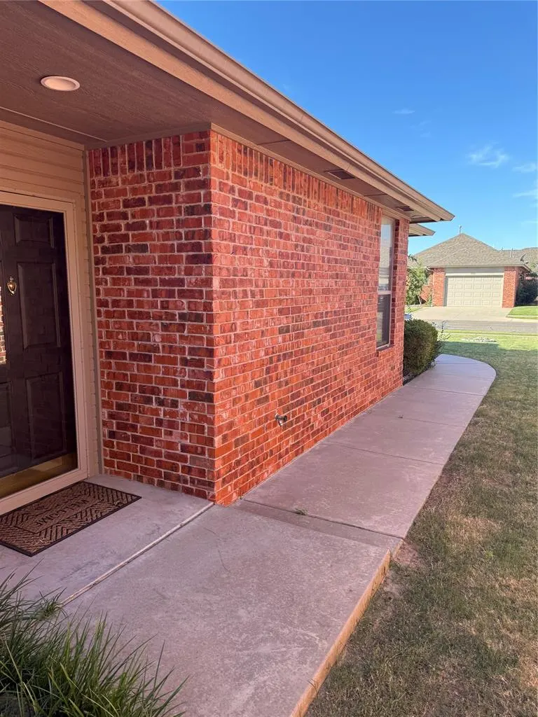 Photo 2 — 9220 Roadrunner Avenue, Oklahoma City, OK 73139