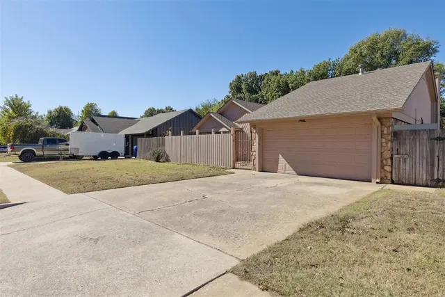 Photo 2 — 506 Garland Court, Norman, OK 73072