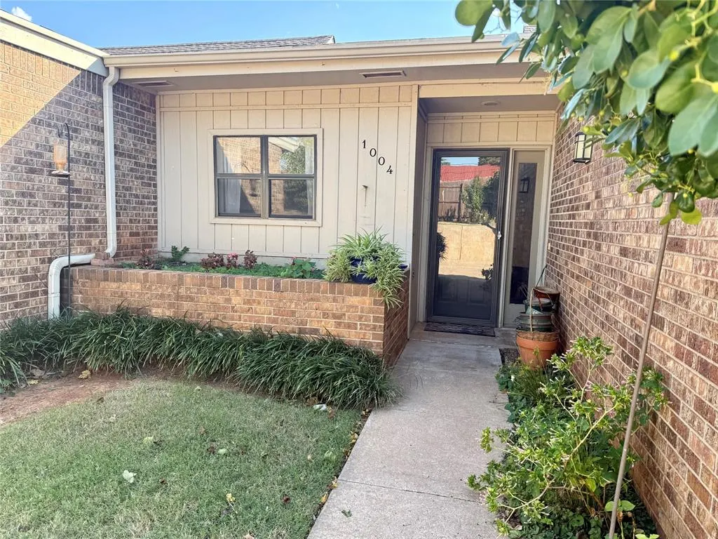 Front exterior — 1004 Scissortail Drive, Clinton, OK 73601