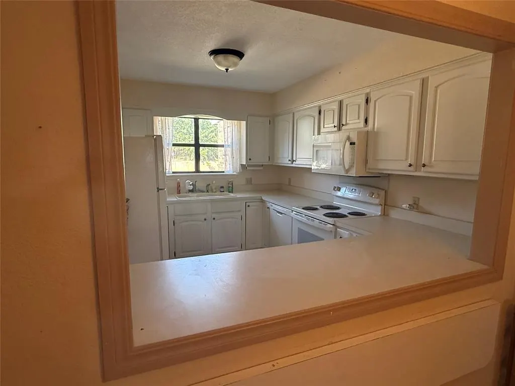 Photo 3 — 1004 Scissortail Drive, Clinton, OK 73601