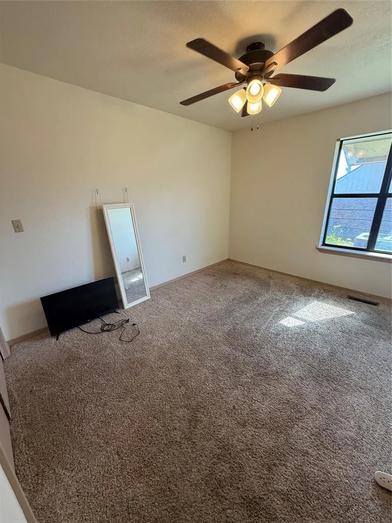 Photo 8 — 1004 Scissortail Drive, Clinton, OK 73601