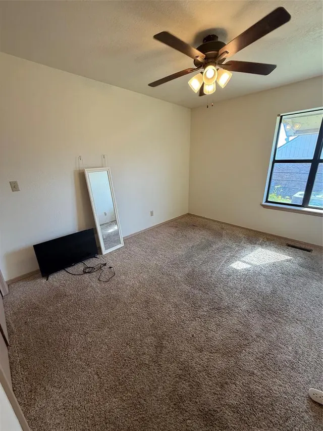 Photo 8 — 1004 Scissortail Drive, Clinton, OK 73601
