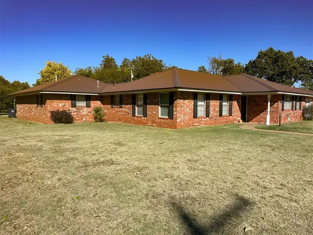 Front exterior — 807 W Colorado Avenue, Anadarko, OK 73005
