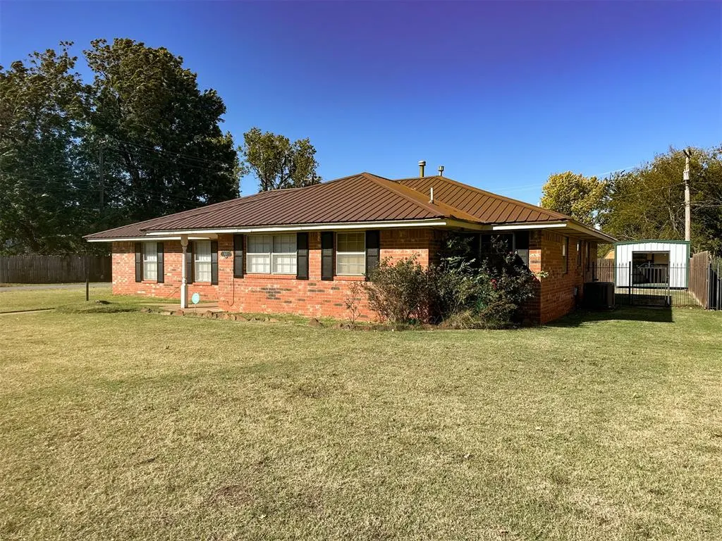 Photo 2 — 807 W Colorado Avenue, Anadarko, OK 73005