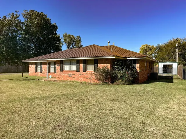 Photo 2 — 807 W Colorado Avenue, Anadarko, OK 73005