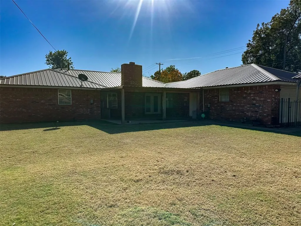 Photo 3 — 807 W Colorado Avenue, Anadarko, OK 73005