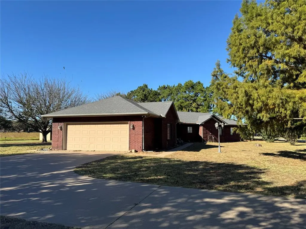 Photo 2 — 131 W Cool Springs Road, Rush Springs, OK 73082