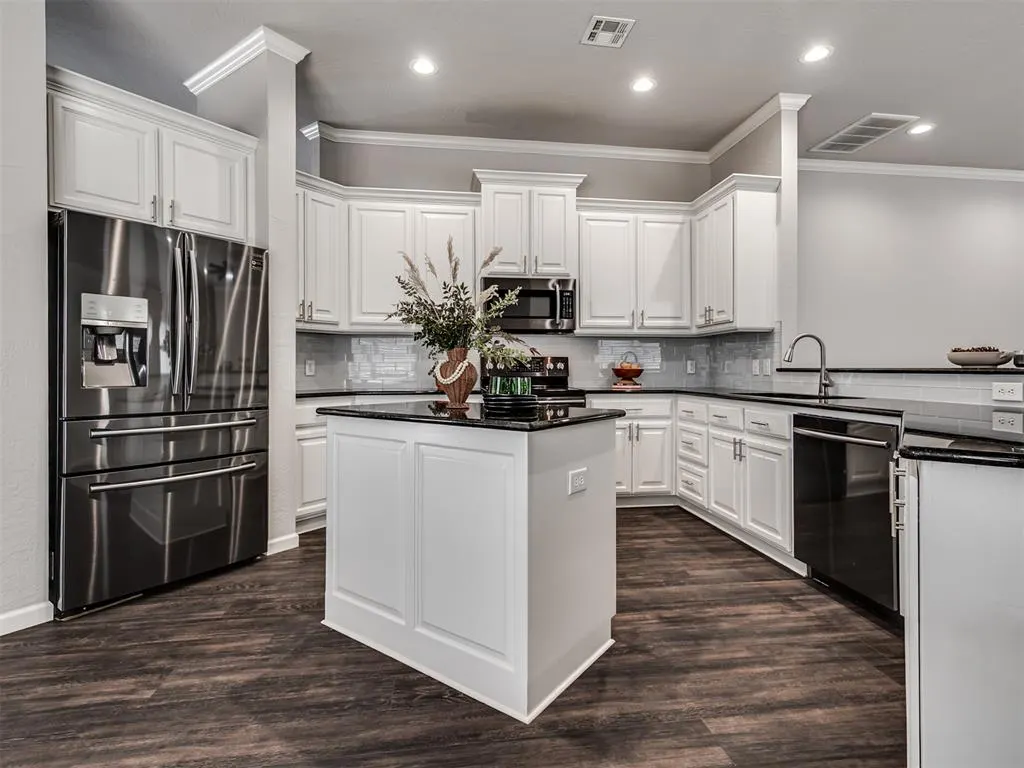 Photo 2 — 2717 SW 141st Street, Oklahoma City, OK 73170