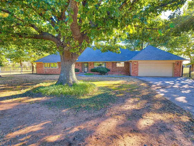 Photo 2 — 5505 12th Ave. NW Avenue, Norman, OK 73069