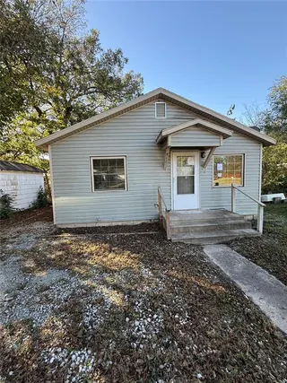 Sold home at 811 W 7th Street