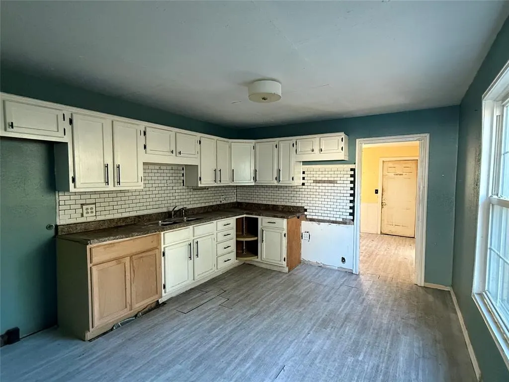 Photo 3 — 811 W 7th Street, Ada, OK 74820