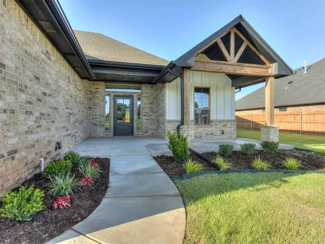 Photo 2 — 10504 SW 50th Street, Mustang, OK 73064