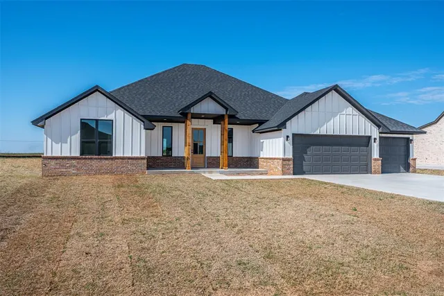Photo 2 — 8484 Rip Way, El Reno, OK 73036