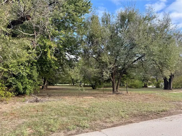 Photo 3 — 502 N 3rd Street, Chickasha, OK 73018