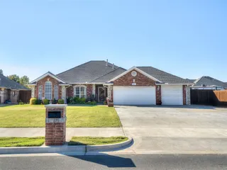 Sold home at 401 S Bryant Avenue