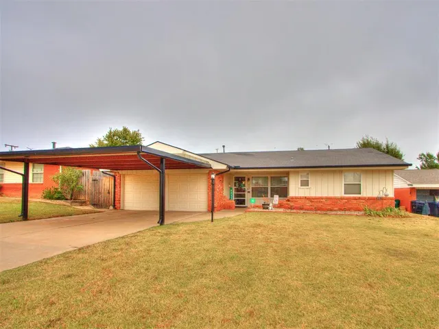 Photo 2 — 4437 NW 11th Terrace, Oklahoma City, OK 73107