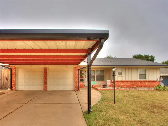 Photo 3 — 4437 NW 11th Terrace, Oklahoma City, OK 73107