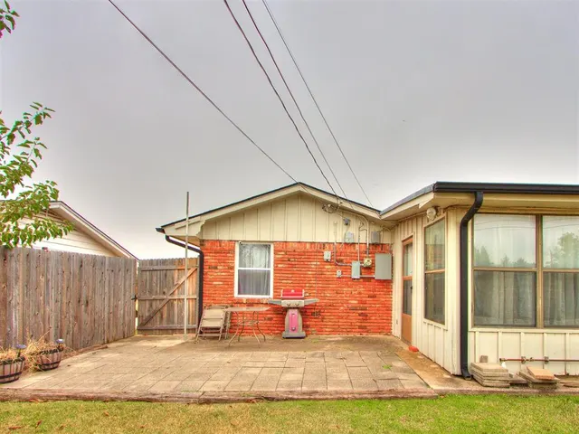 Photo 8 — 4437 NW 11th Terrace, Oklahoma City, OK 73107