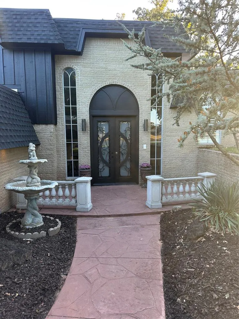 Photo 2 — 8028 Golden Oaks Road, Oklahoma City, OK 73127